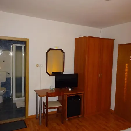 Kapelj 3*